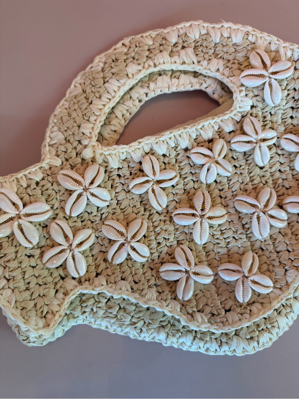 Handcrafted Fish-Shaped Crochet Straw Bag with Shell Accents - Picture 2 of 5